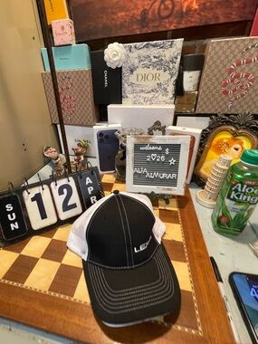 Lexus hat